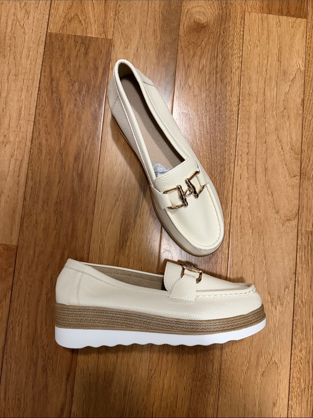 Spring summer cream women’s slip on shoes loafers size 10